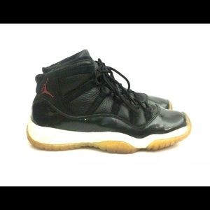 Nike Air Jordan Retro XI Black Red 72-10 Size 5y